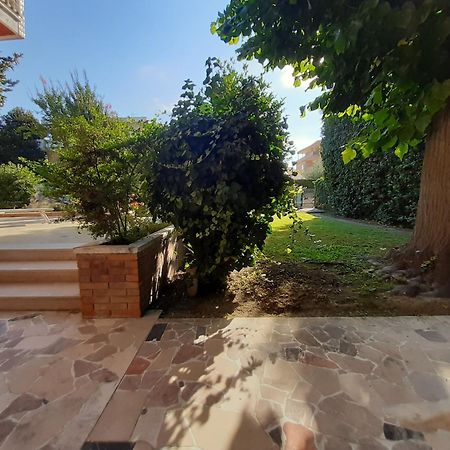 La Gran Dama Roseto Degli Abruzzi Exterior foto