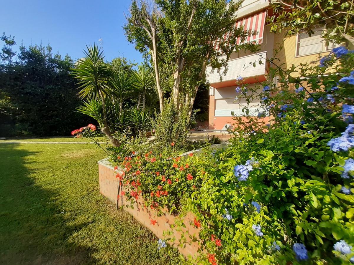 La Gran Dama Roseto Degli Abruzzi Exterior foto