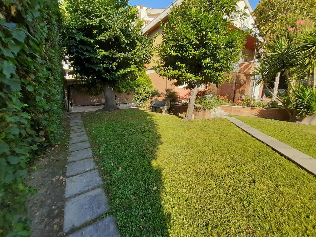 La Gran Dama Roseto Degli Abruzzi Exterior foto